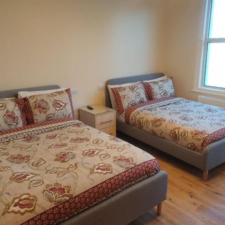 London Luxury Spacious 2 Bedroom Apartment 4 Mins From Ilford Stn. Free Parking Dış mekan fotoğraf