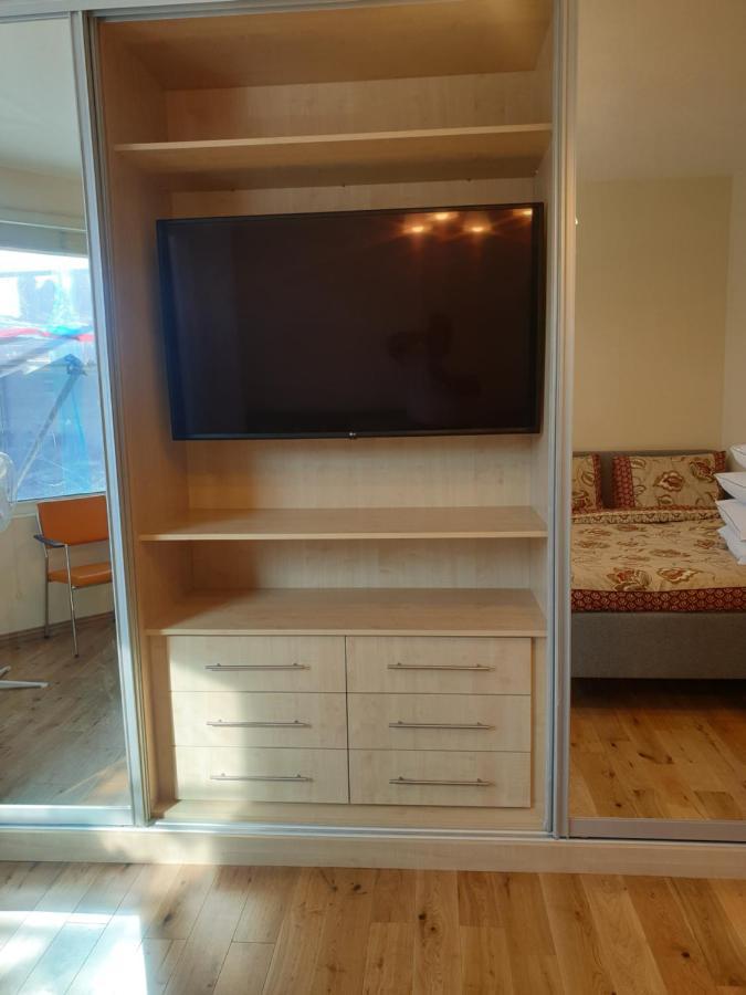 London Luxury Spacious 2 Bedroom Apartment 4 Mins From Ilford Stn. Free Parking Dış mekan fotoğraf