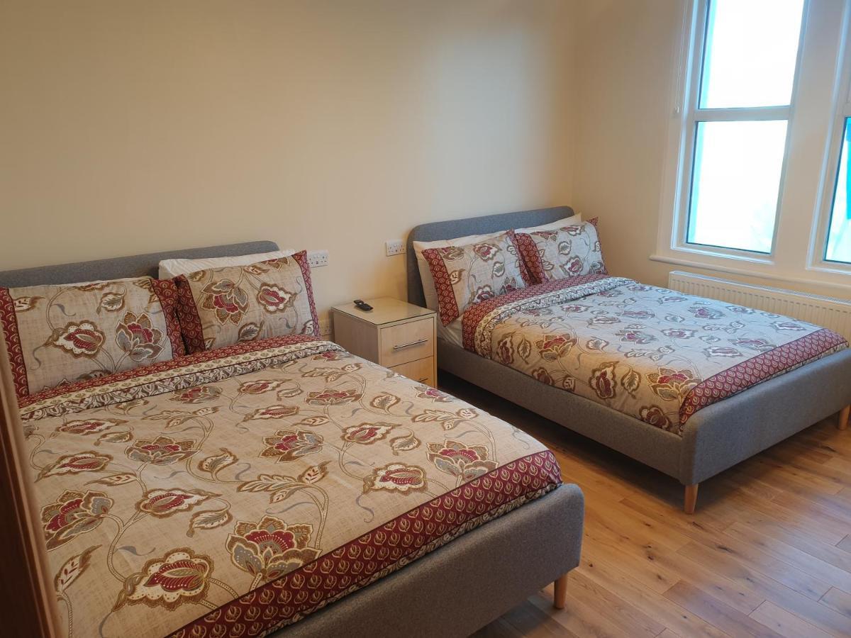 London Luxury Spacious 2 Bedroom Apartment 4 Mins From Ilford Stn. Free Parking Dış mekan fotoğraf