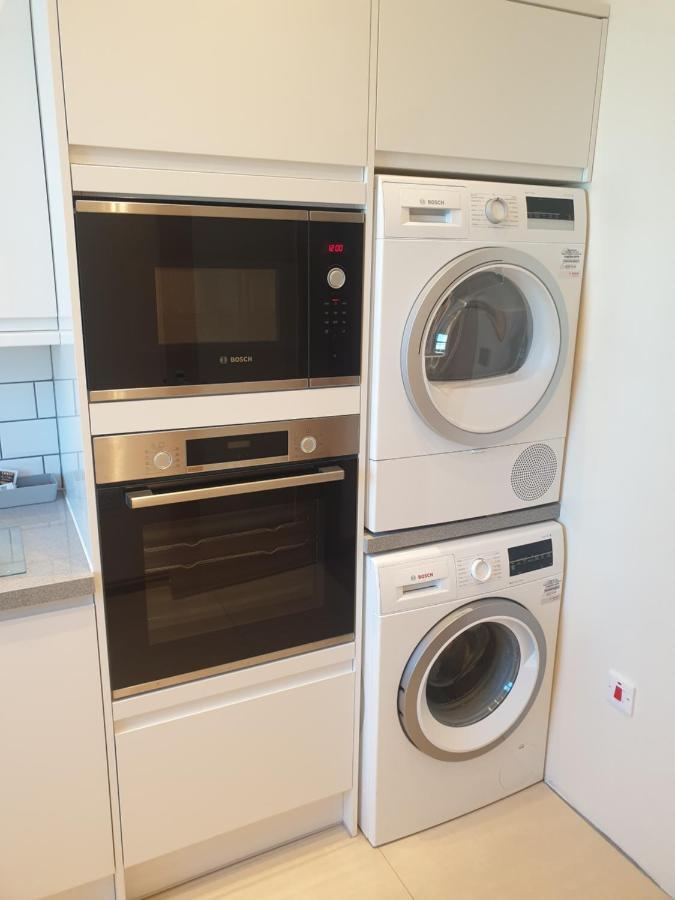 London Luxury Spacious 2 Bedroom Apartment 4 Mins From Ilford Stn. Free Parking Dış mekan fotoğraf