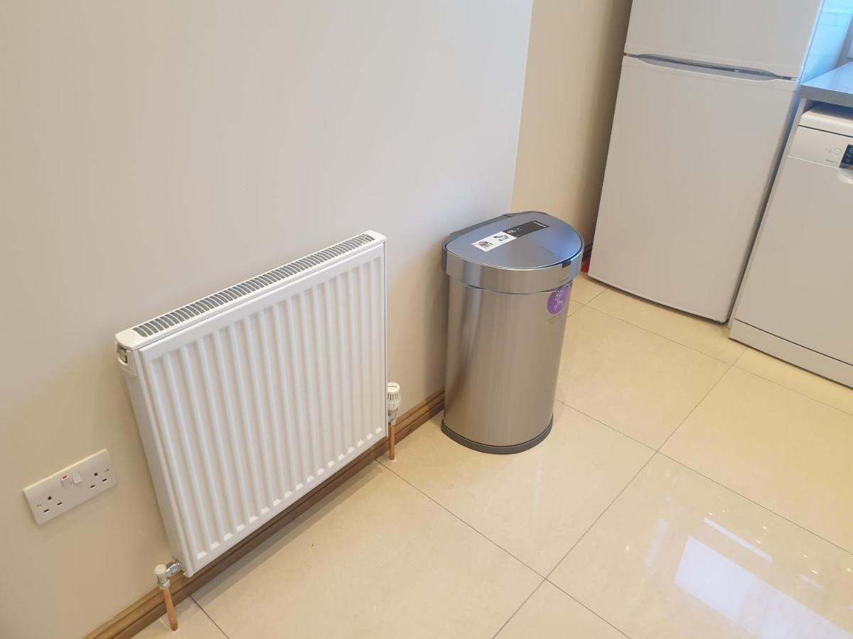 London Luxury Spacious 2 Bedroom Apartment 4 Mins From Ilford Stn. Free Parking Dış mekan fotoğraf