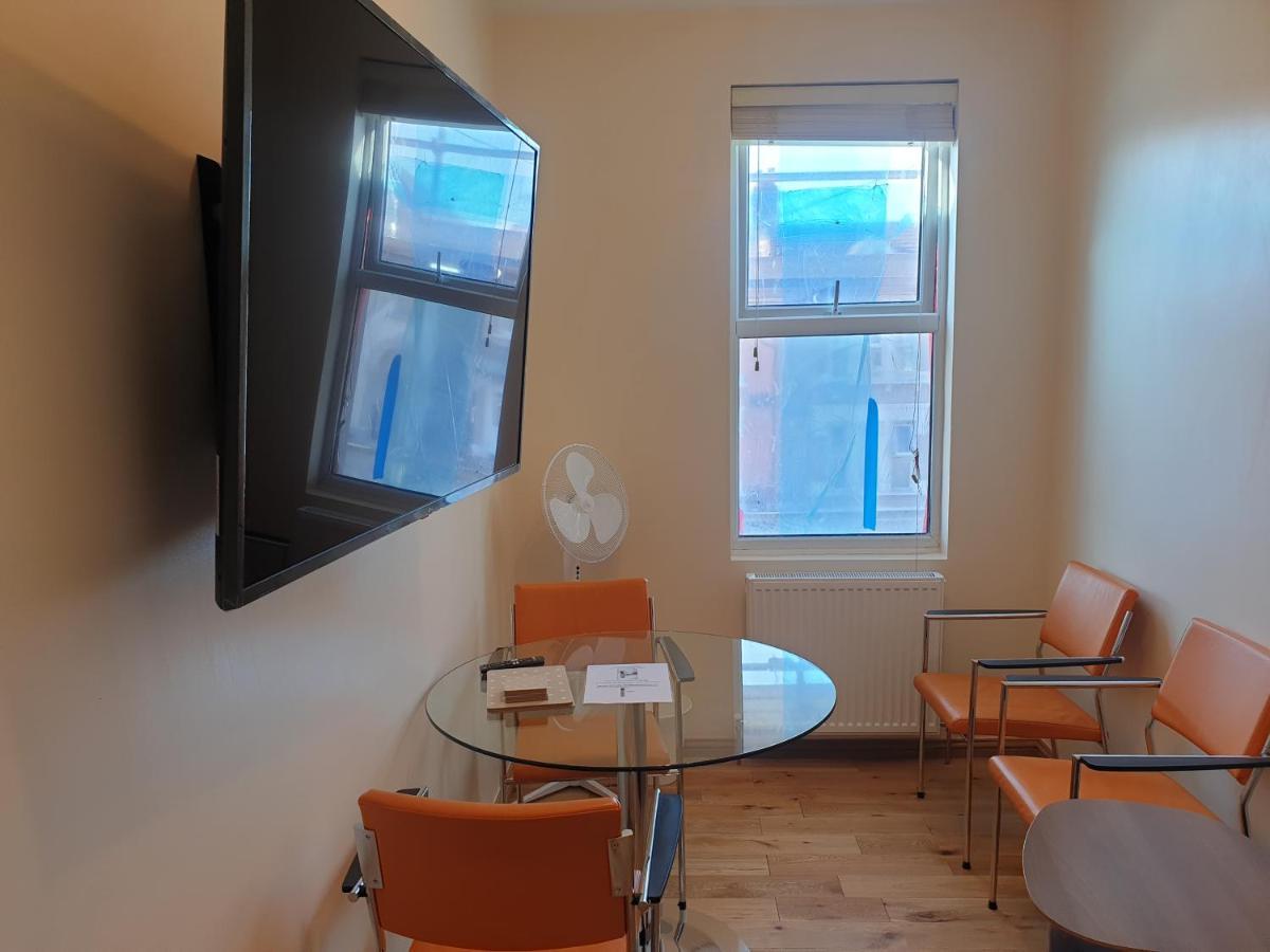 London Luxury Spacious 2 Bedroom Apartment 4 Mins From Ilford Stn. Free Parking Dış mekan fotoğraf