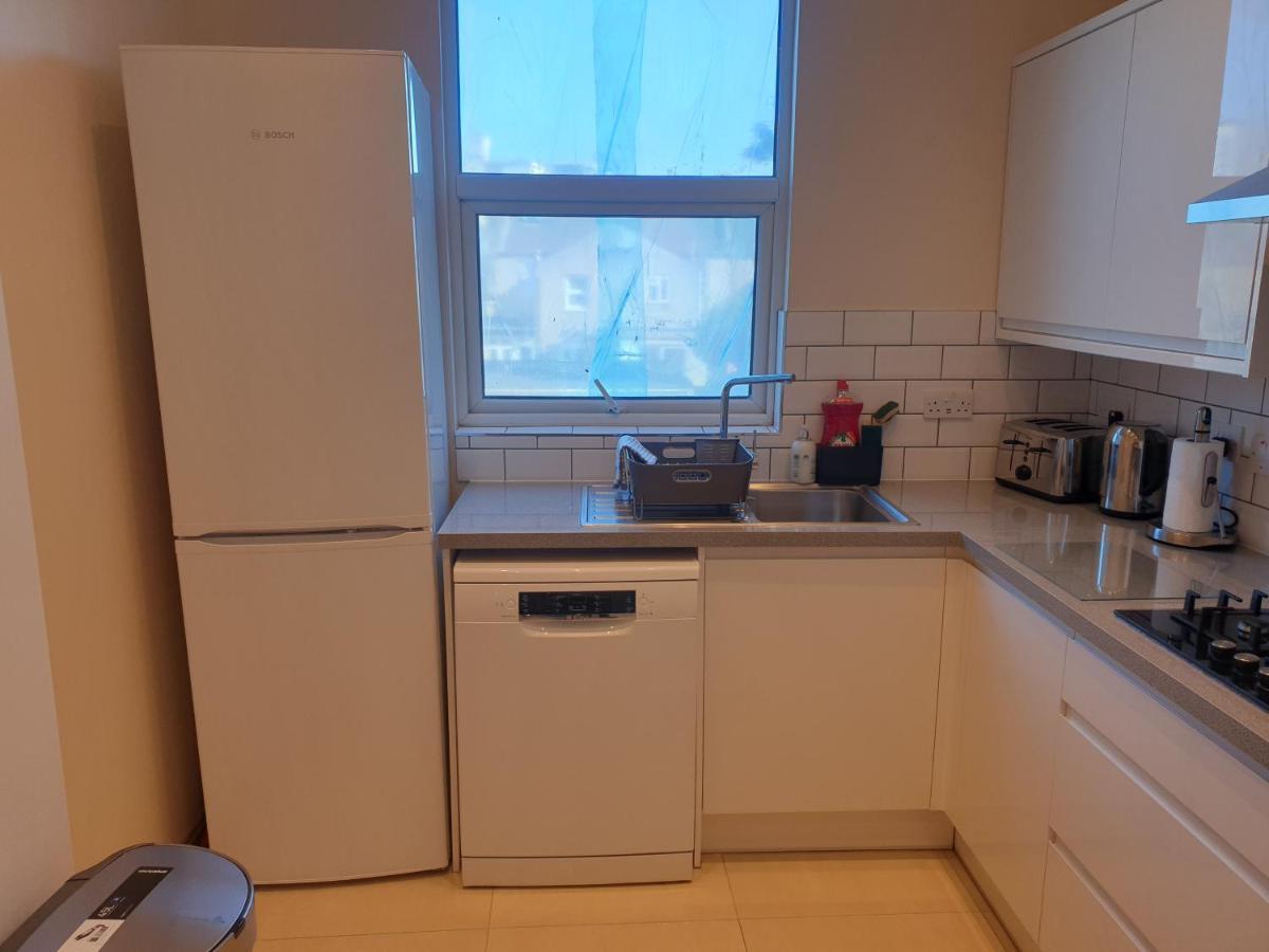 London Luxury Spacious 2 Bedroom Apartment 4 Mins From Ilford Stn. Free Parking Dış mekan fotoğraf
