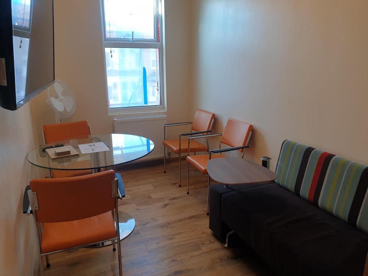 London Luxury Spacious 2 Bedroom Apartment 4 Mins From Ilford Stn. Free Parking Dış mekan fotoğraf